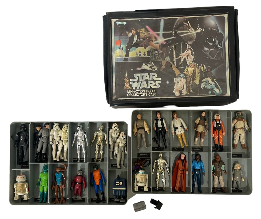 Star Wars | 1977 Action Figures and Case (1 of 3)