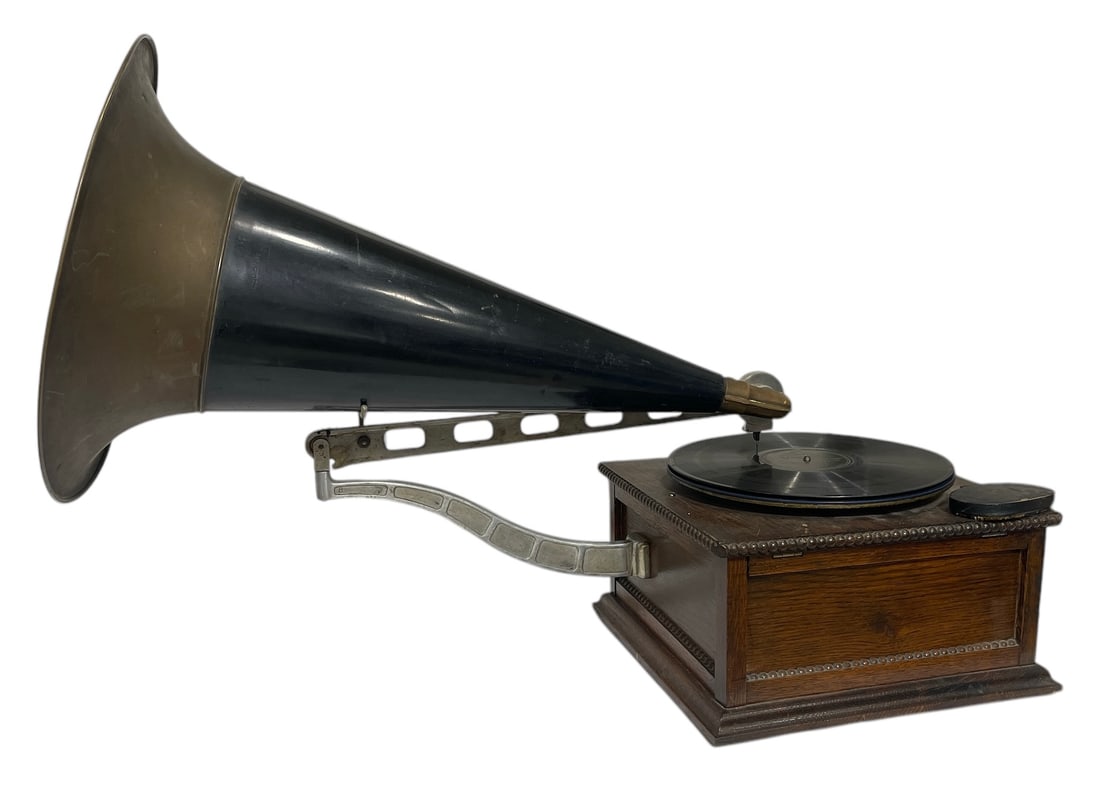 Vintage Phonograph Gramophone with Horn: Vintage Phonograph Gramophone with Horn