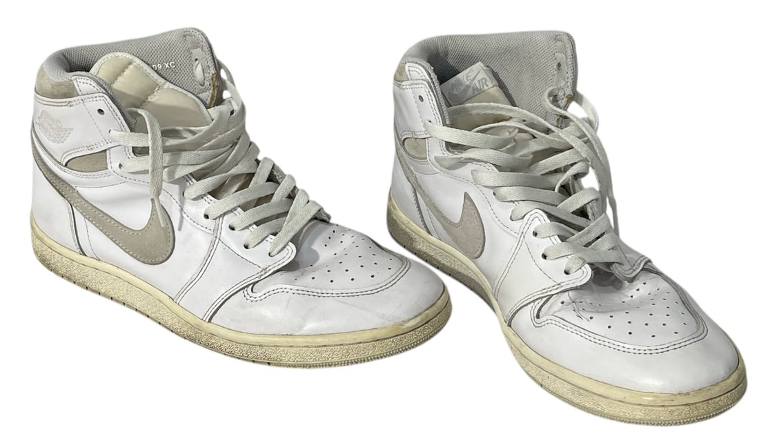 Nike Air Jordan 1 High OG | Neutral Grey | Sneakers (1 of 4)