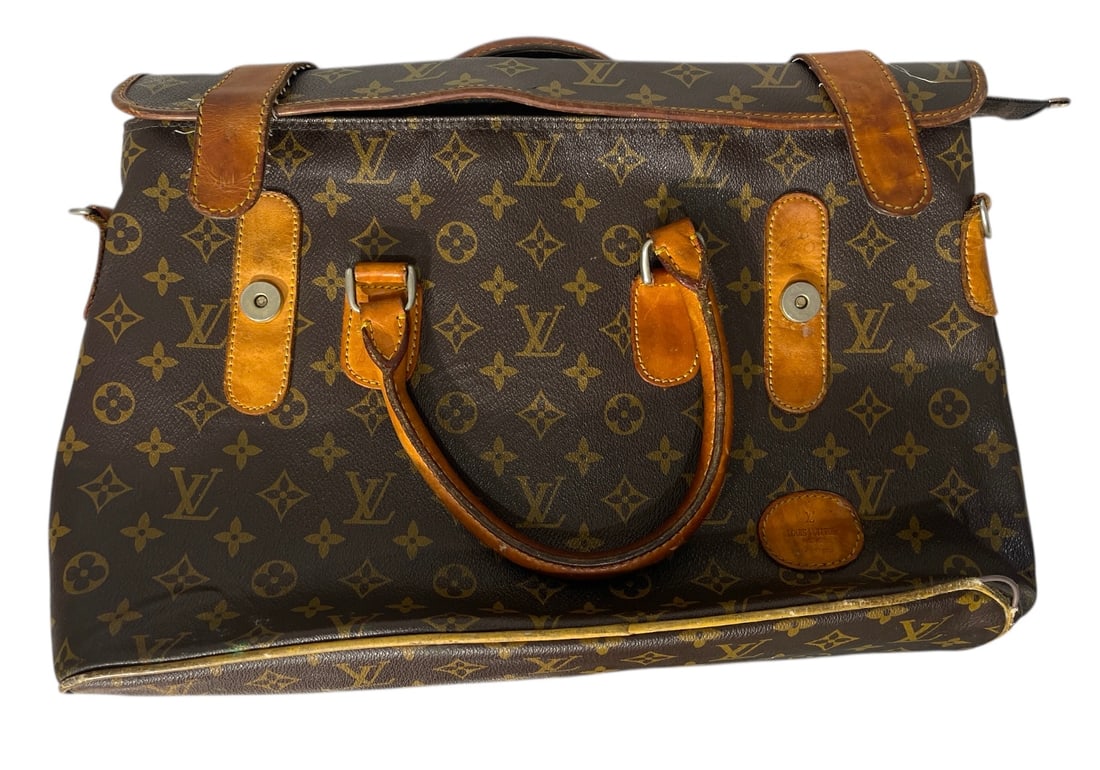 Designer Bag: AUTHENTICATION HAS NOT BEEN PERFORMED TO GUARANTEE VERIFICATION | All purchases are made at the buyers discretion