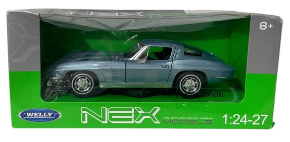 Welly 1963 Chevrolet Corvette C2 Stingray Diecast Model Car