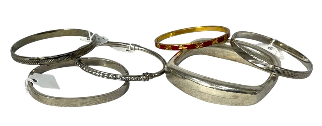 Silver Bracelets Collection: AUTHENTICATION HAS NOT BEEN PERFORMED TO GUARANTEE VERIFICATION | All purchases are made at the buyers discretion