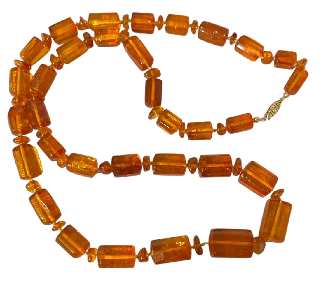 Amber Necklace: AUTHENTICATION HAS NOT BEEN PERFORMED TO GUARANTEE VERIFICATION | All purchases are made at the buyers discretion