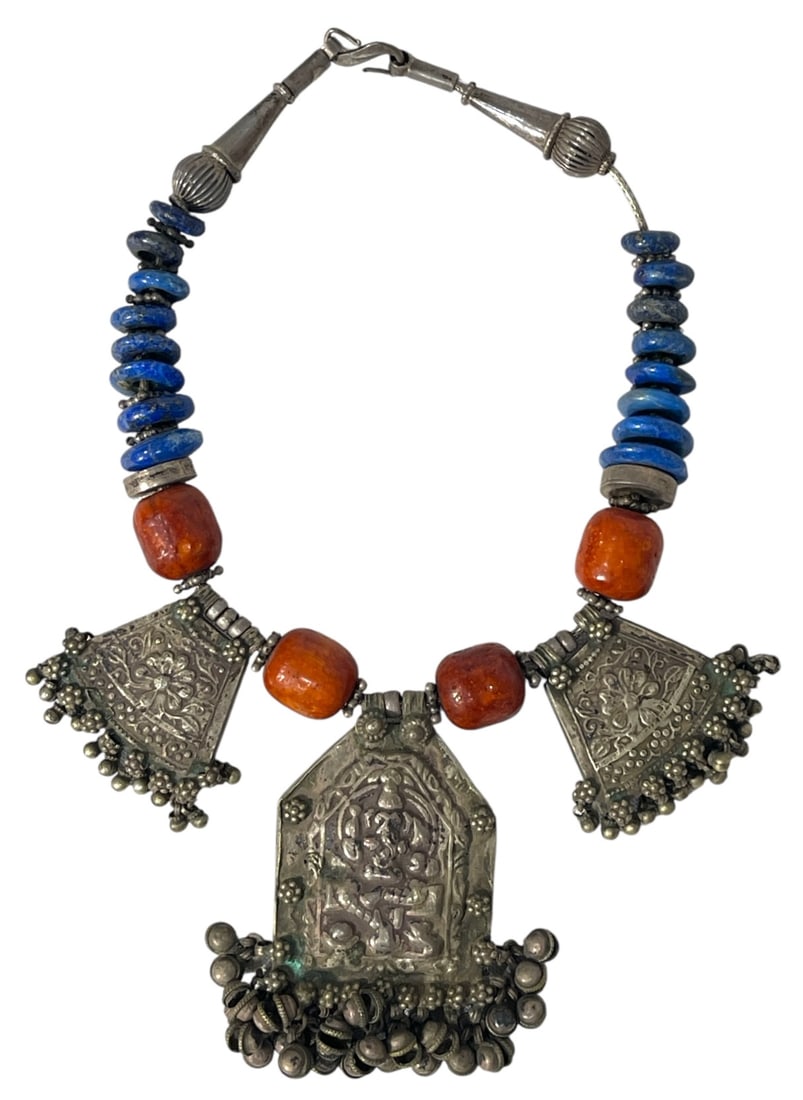 Silver Necklace (1 of 3)