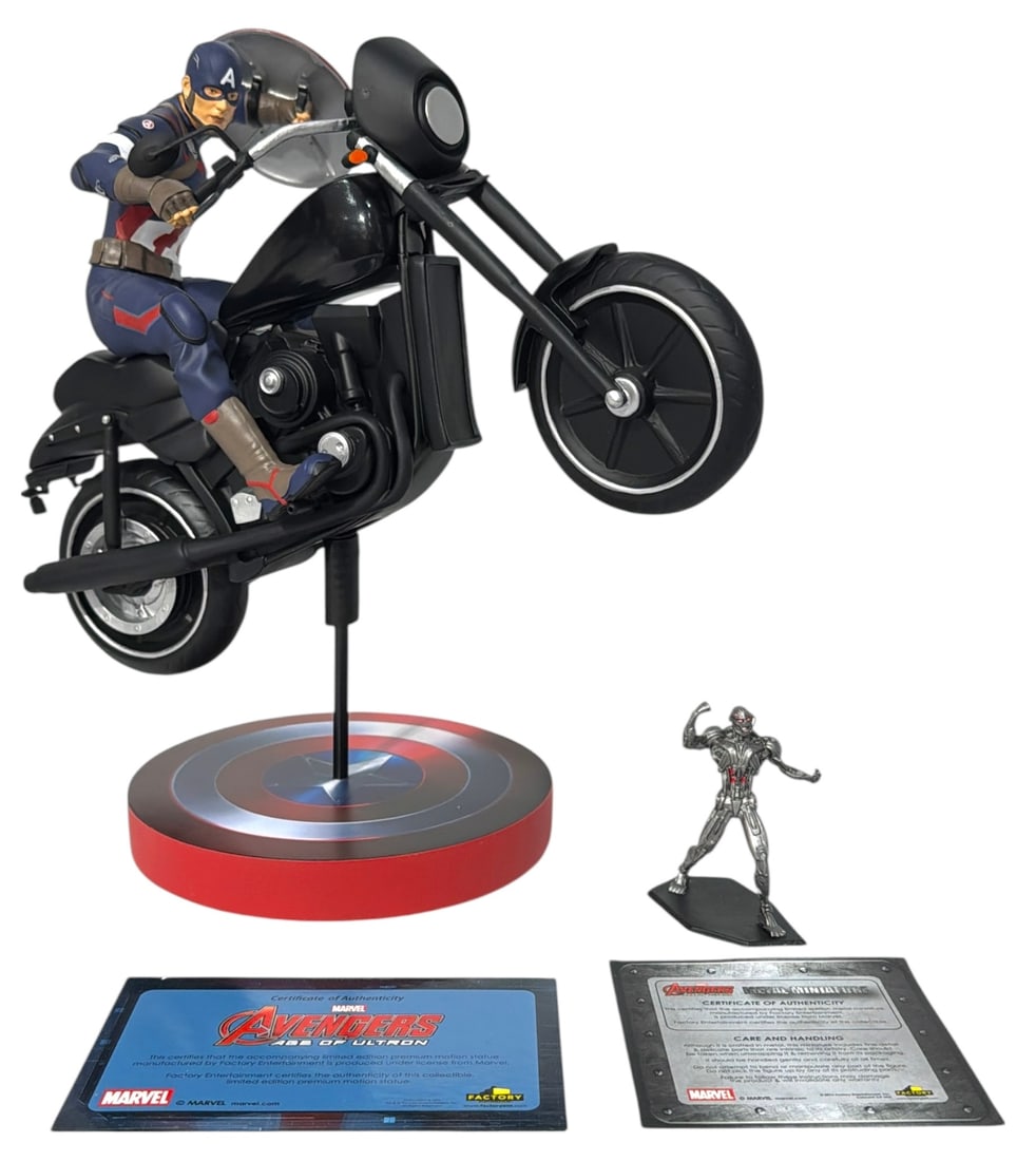 Captain America and Ultron Statue Collection: Captain America and Ultron Statue Collection