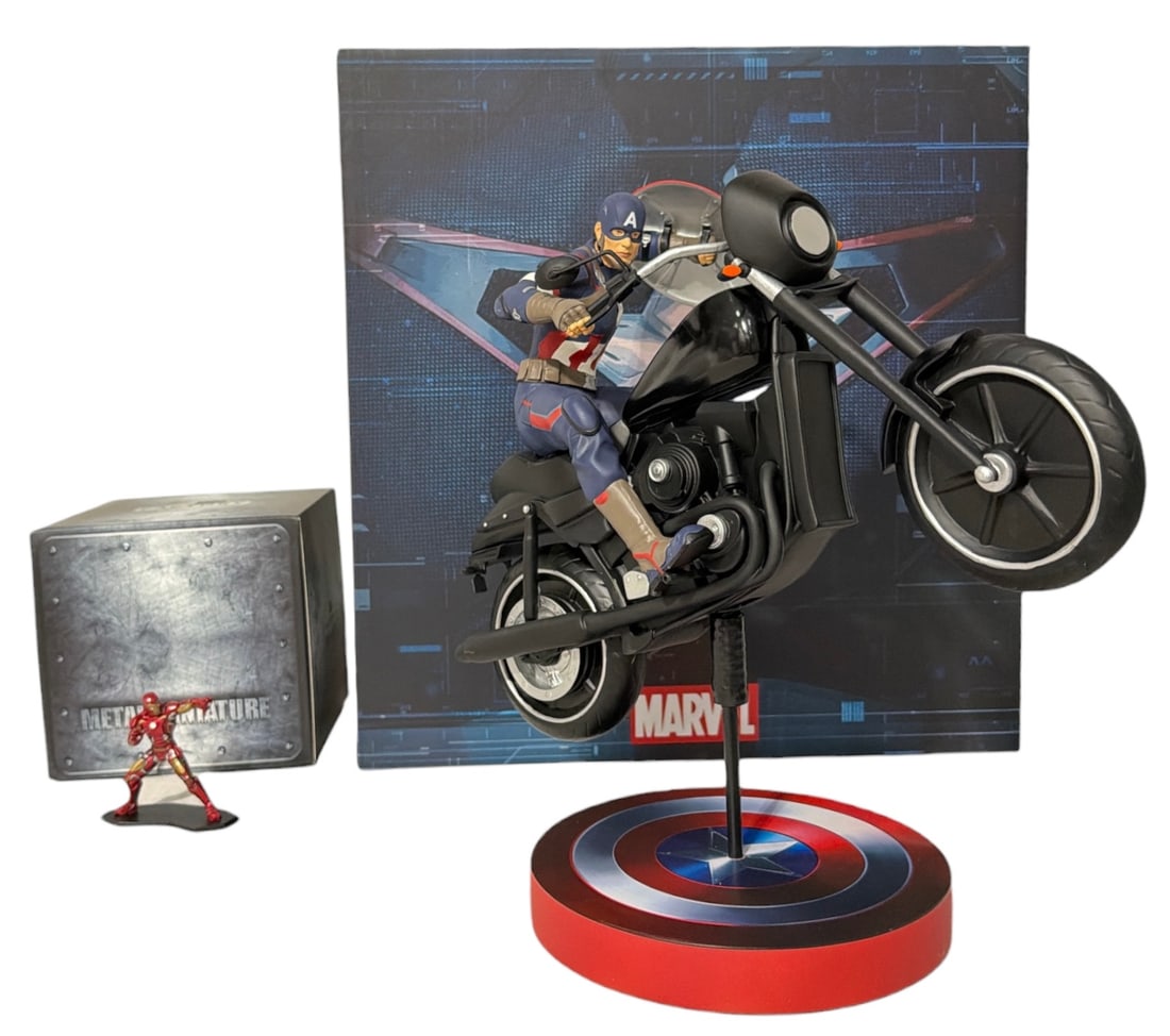 Factory Entertainment Captain America Statue and Age of Ultron Iron Man Metal Miniature Statue (1 of 7)