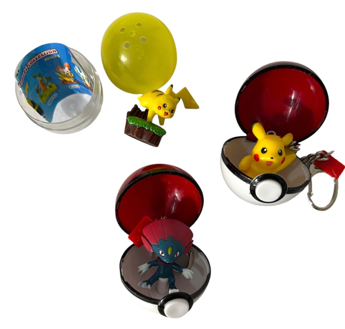 Pokemon Keychain Pokeball and Pikachu Collection (1 of 1)