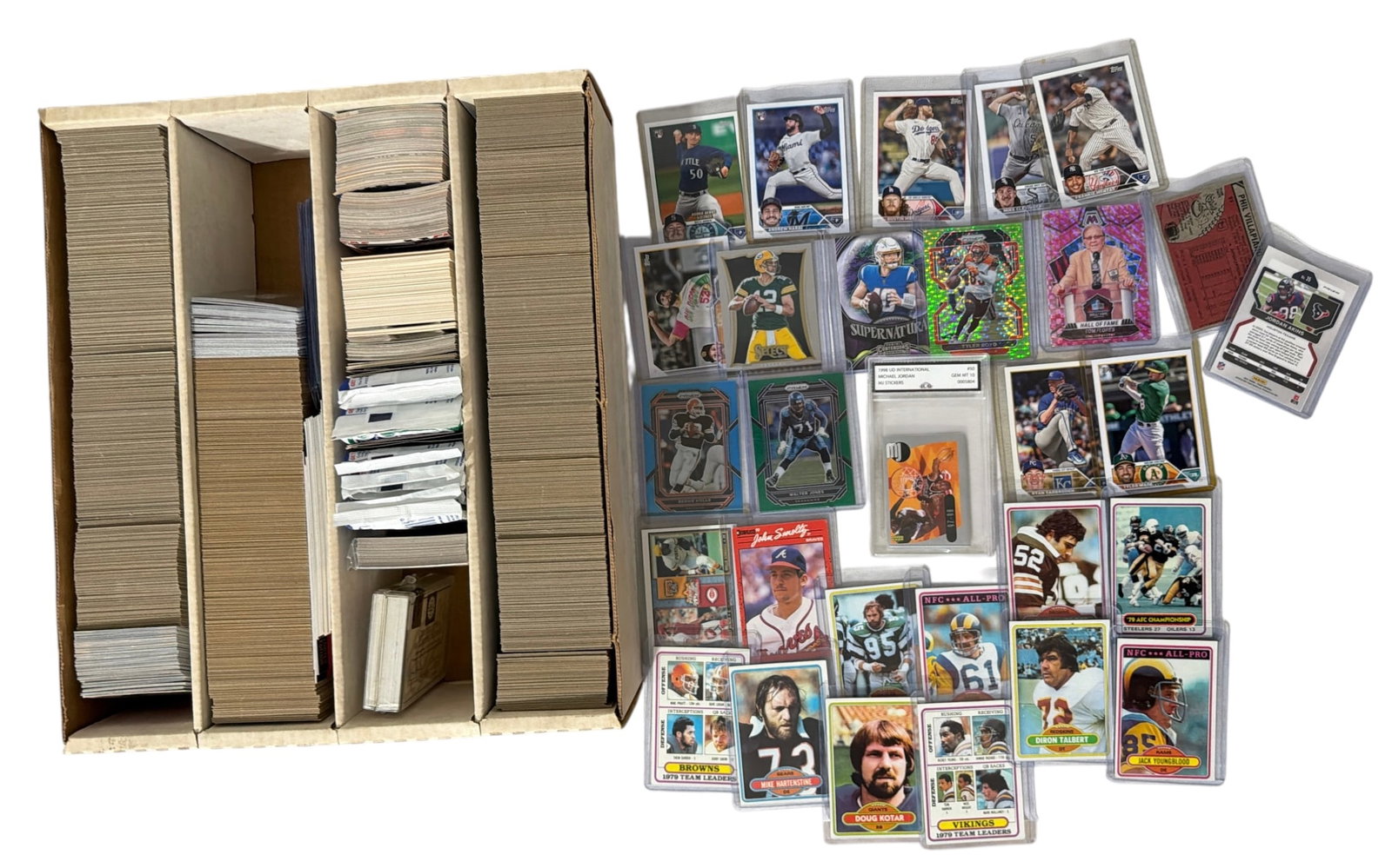 Sport Trading Card Collection: AUTHENTICATION HAS NOT BEEN PERFORMED TO GUARANTEE VERIFICATION | All purchases are made at the buyers discretion