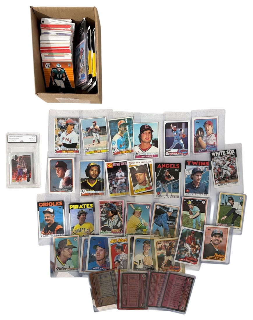 Sport Trading Card Collection: AUTHENTICATION HAS NOT BEEN PERFORMED TO GUARANTEE VERIFICATION | All purchases are made at the buyers discretion