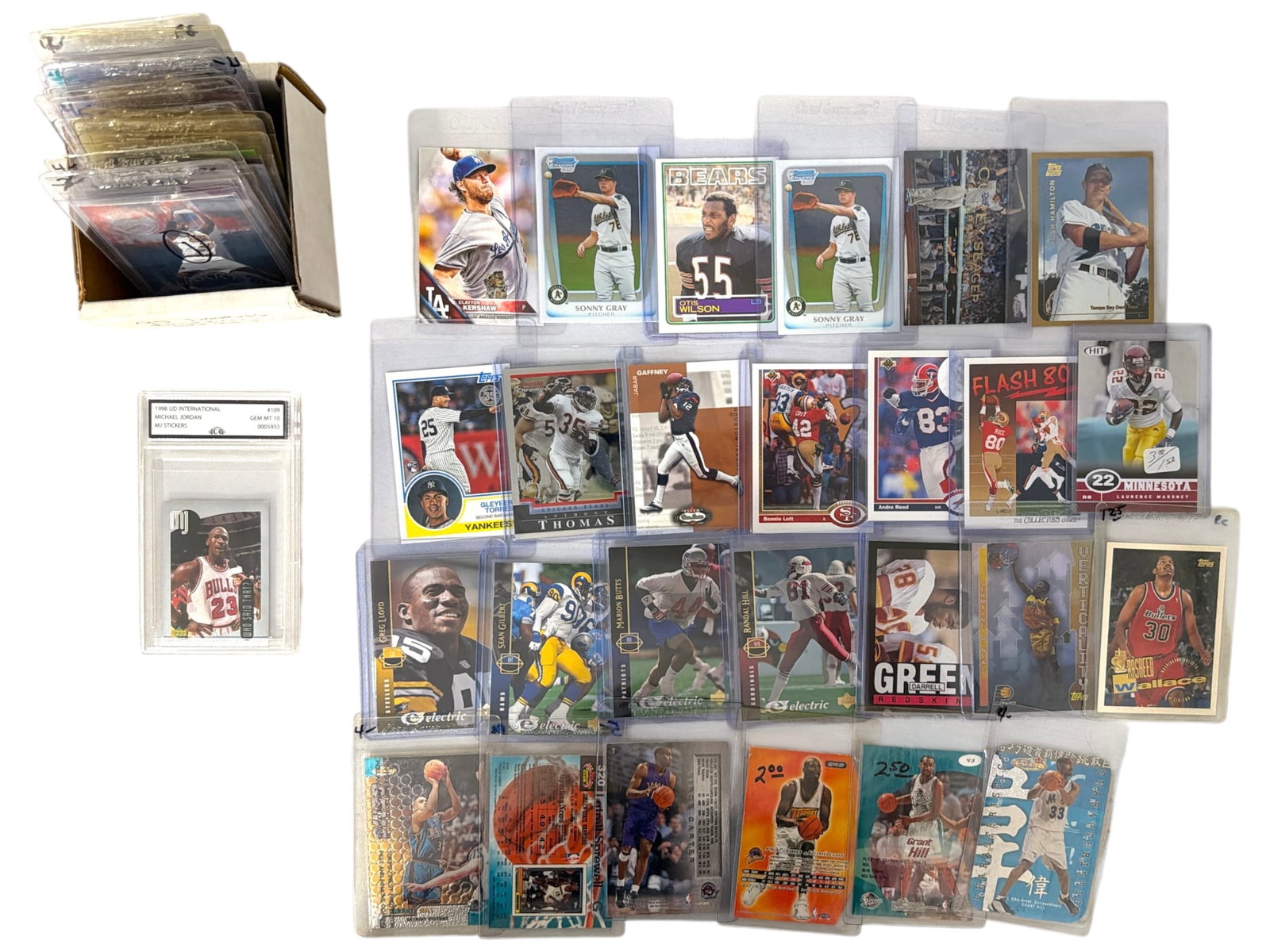 Sport Trading Card Collection: AUTHENTICATION HAS NOT BEEN PERFORMED TO GUARANTEE VERIFICATION | All purchases are made at the buyers discretion
