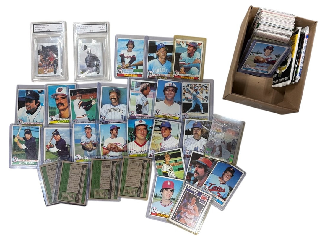 Sport Trading Card Collection: AUTHENTICATION HAS NOT BEEN PERFORMED TO GUARANTEE VERIFICATION | All purchases are made at the buyers discretion