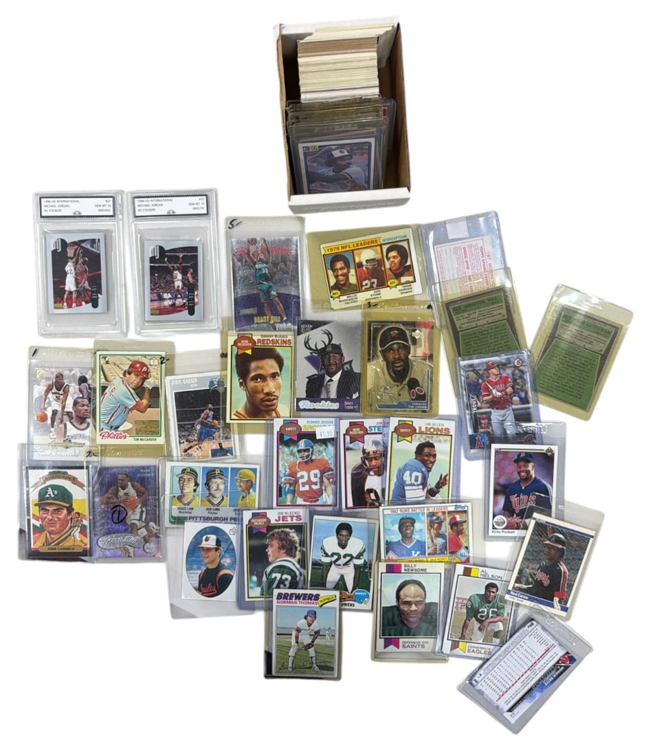 Sport Trading Card Collection: AUTHENTICATION HAS NOT BEEN PERFORMED TO GUARANTEE VERIFICATION | All purchases are made at the buyers discretion