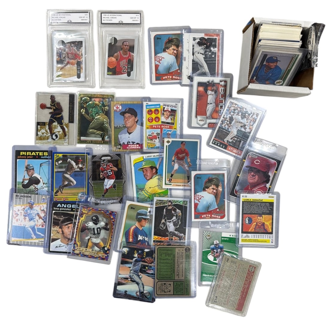 Sport Trading Card Collection: AUTHENTICATION HAS NOT BEEN PERFORMED TO GUARANTEE VERIFICATION | All purchases are made at the buyers discretion