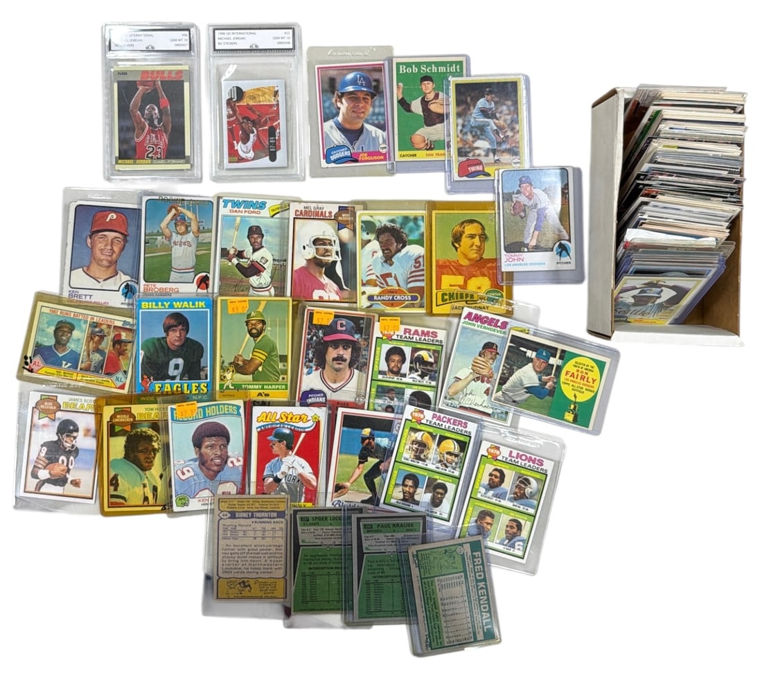 Sport Trading Card Collection: AUTHENTICATION HAS NOT BEEN PERFORMED TO GUARANTEE VERIFICATION | All purchases are made at the buyers discretion