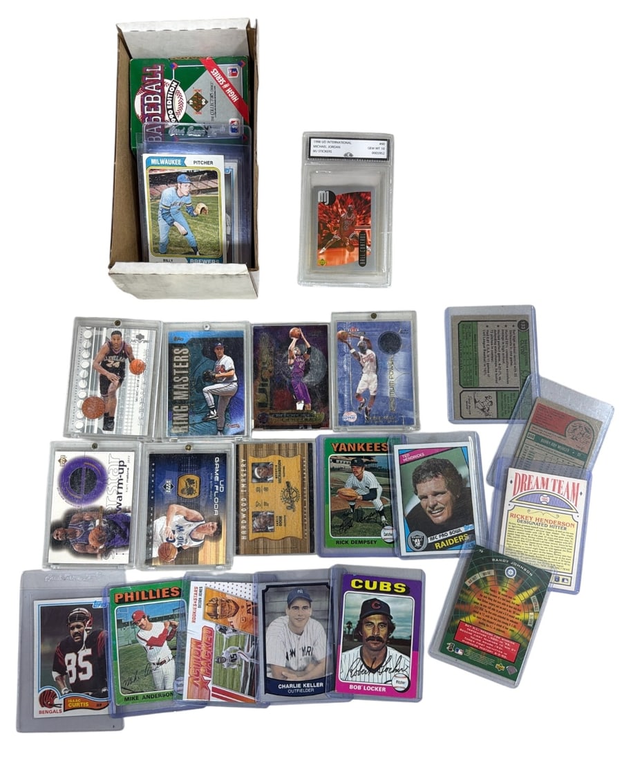 Sport Trading Card Collection: AUTHENTICATION HAS NOT BEEN PERFORMED TO GUARANTEE VERIFICATION | All purchases are made at the buyers discretion