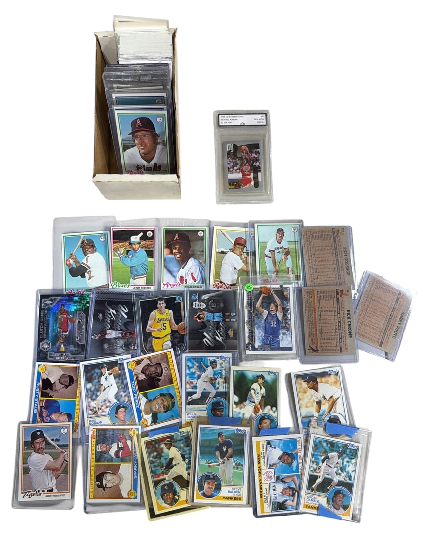 Sport Trading Card Collection: AUTHENTICATION HAS NOT BEEN PERFORMED TO GUARANTEE VERIFICATION | All purchases are made at the buyers discretion