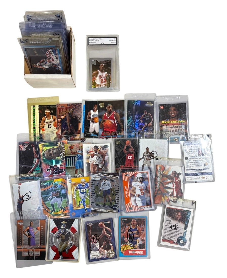 Sport Trading Card Collection: AUTHENTICATION HAS NOT BEEN PERFORMED TO GUARANTEE VERIFICATION | All purchases are made at the buyers discretion