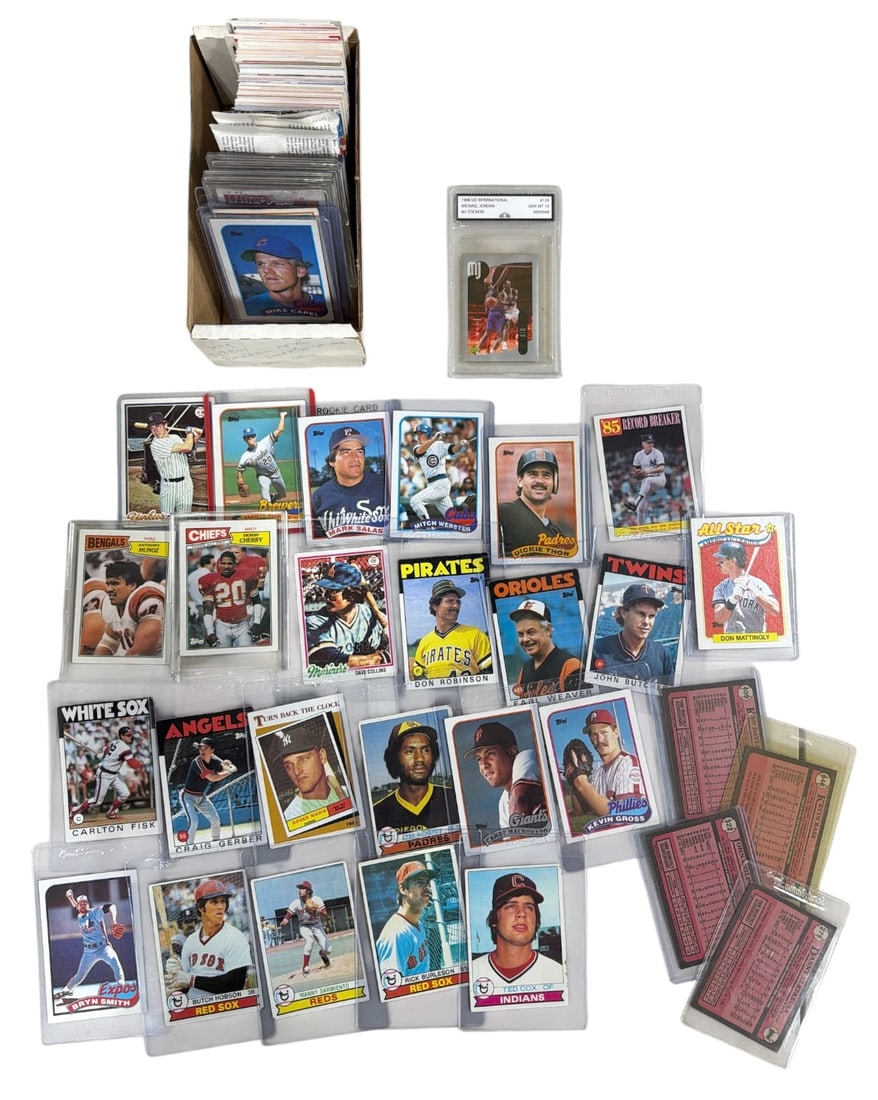 Sport Trading Card Collection: AUTHENTICATION HAS NOT BEEN PERFORMED TO GUARANTEE VERIFICATION | All purchases are made at the buyers discretion