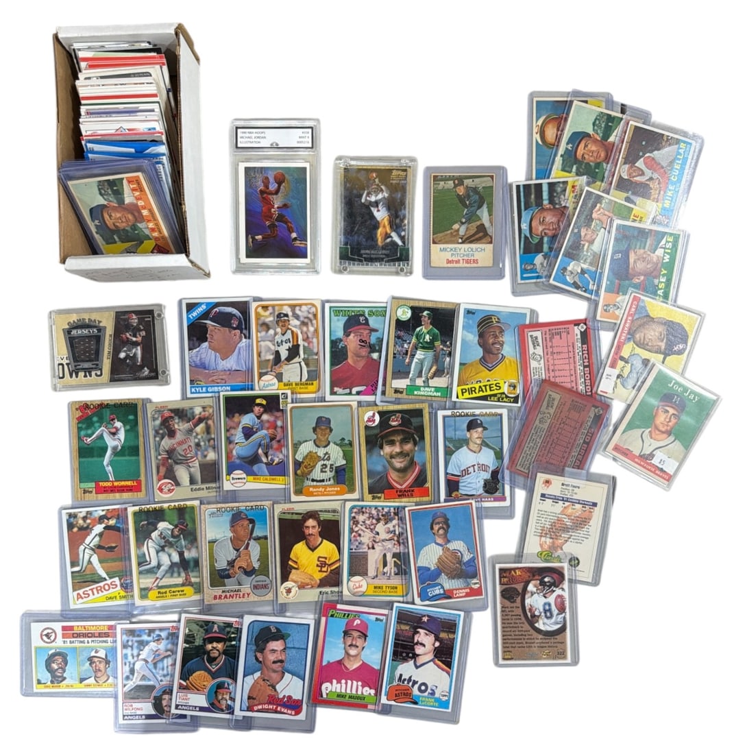 Sport Trading Card Collection: AUTHENTICATION HAS NOT BEEN PERFORMED TO GUARANTEE VERIFICATION | All purchases are made at the buyers discretion