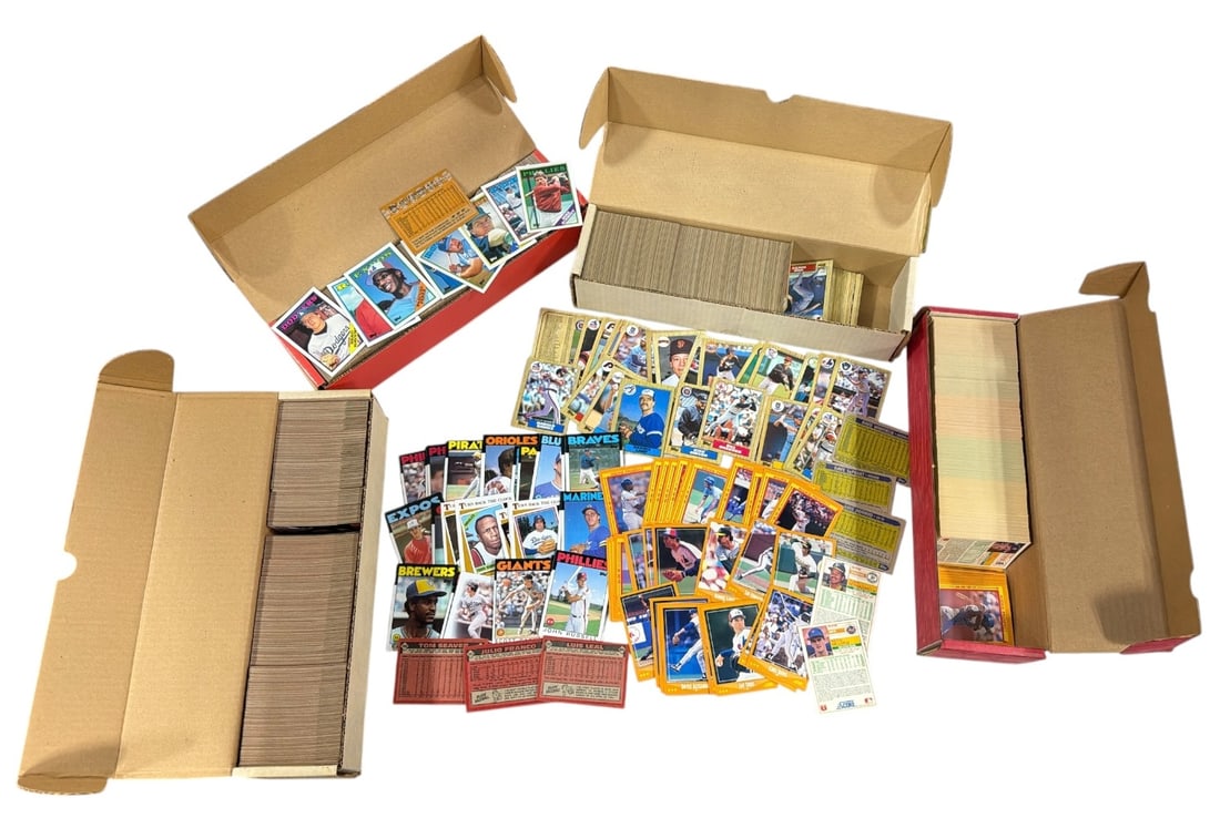 Sports Trading Card Collection: AUTHENTICATION HAS NOT BEEN PERFORMED TO GUARANTEE VERIFICATION | All purchases are made at the buyers discretion