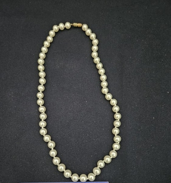 18" Faux Pearl Necklace: 18" Faux Pearl Necklace. In-house shipping is available for smaller items. Shipping is available for larger and other fragile items through Pac Mail, which is a local shipping option. You may also opt
