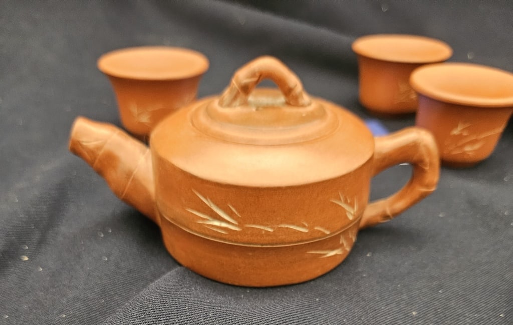 Small Chinese Clay Tea Pot w/ Tea Cups (1 of 4)
