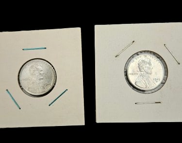 1943 and 1943-D US Lincoln Steel Cents - Brilliant Uncircula: 1943 and 1943-D US Lincoln Steel Cents - Brilliant Uncircula. In-house shipping is available for smaller items. Shipping is available for larger and other fragile items through Pac Mail, which is a lo
