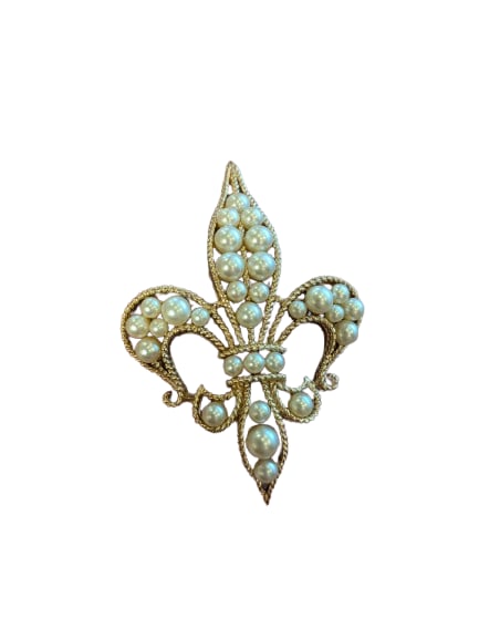 Fleur-de-lis Trifari Pin: Fleur-de-lis Trifari Pin.In-house shipping is available for smaller items. Shipping is available for larger and other fragile items through Pac Mail, which is a local shipping option. You may also opt
