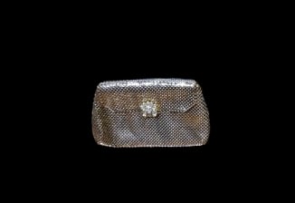 1930's Whiting & Davis Gold Mesh Purse (1 of 3)