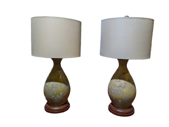 Set of Curry & Company Lamps: Set of Curry & Company Lamps. Please confirm with Live Shipping before bidding to confirm whether they can ship this item. It CANNOT be shipped by our in house shipping. In-house shipping is