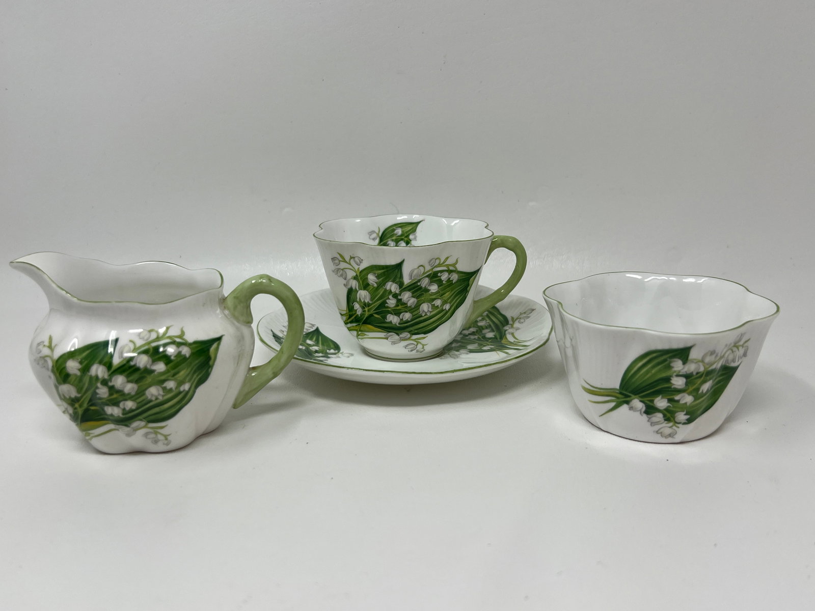 Shelley Bone China "Lily of the Valley" Teacup & Saucer Cream & Sugar Tea Cup Set: great condition