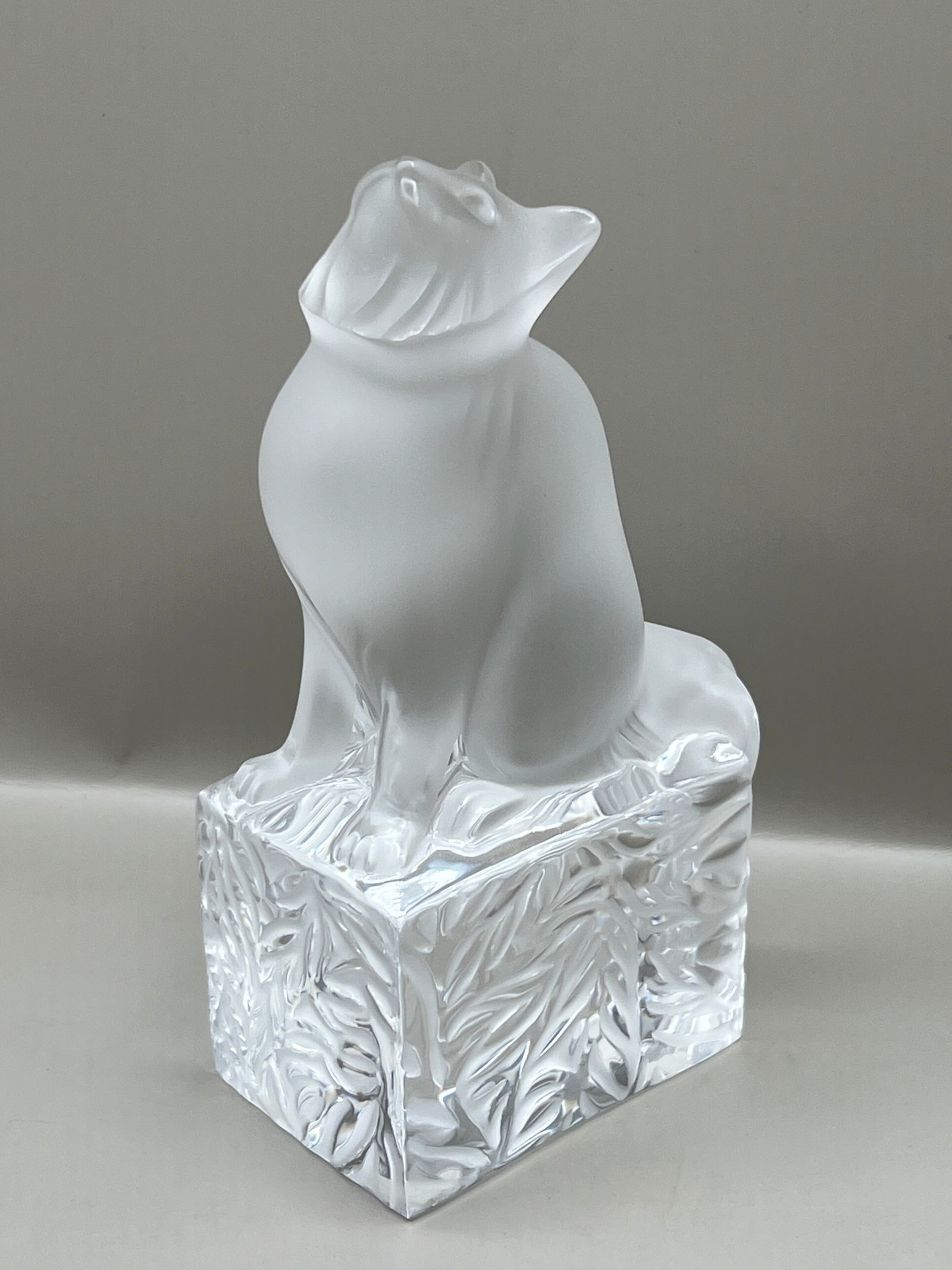 Lalique Seated Cat Figurine (1 of 6)