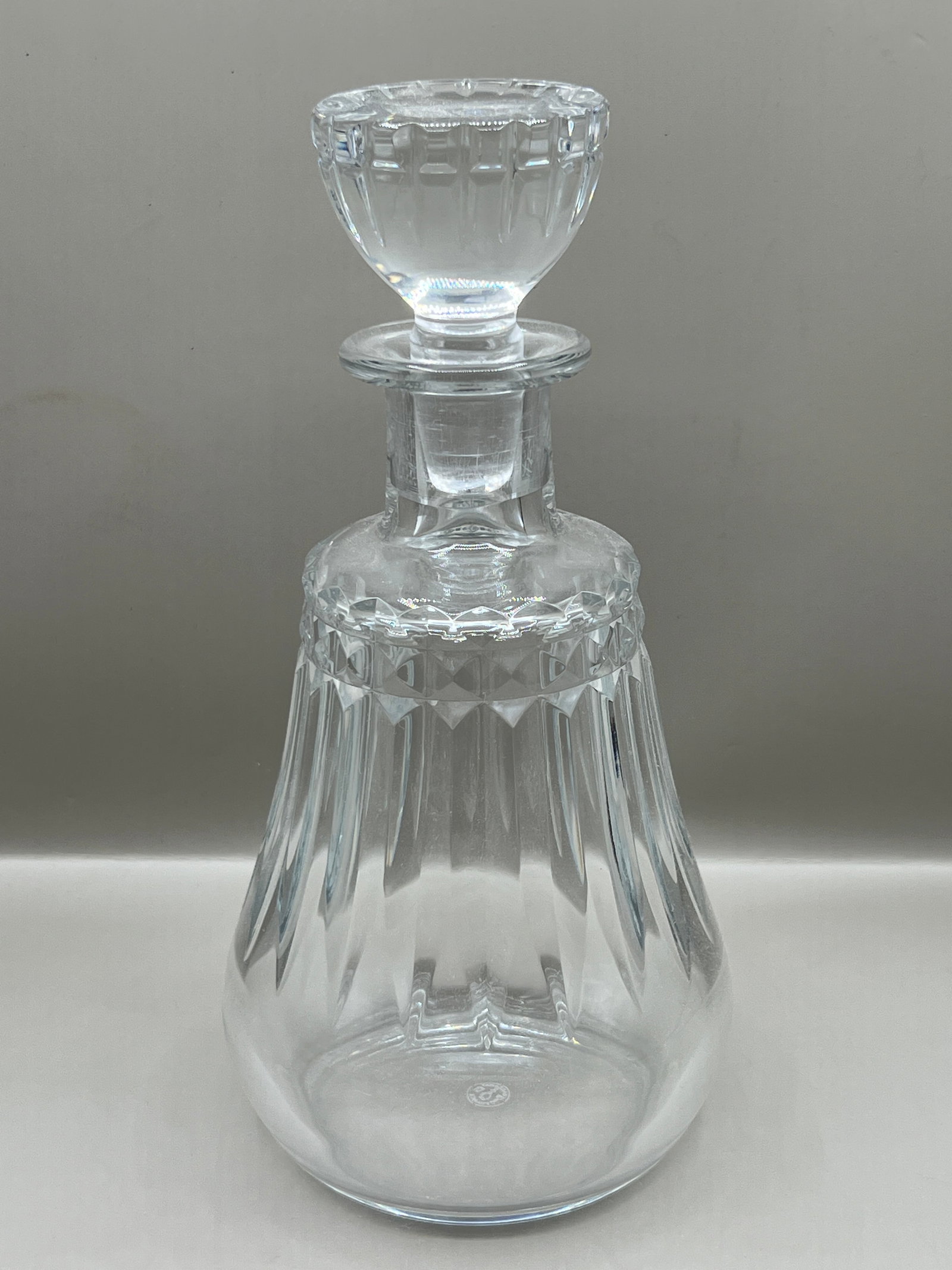 Baccarat (French) Crystal Decanter: H 9.25" bearing signature branding to the underside.