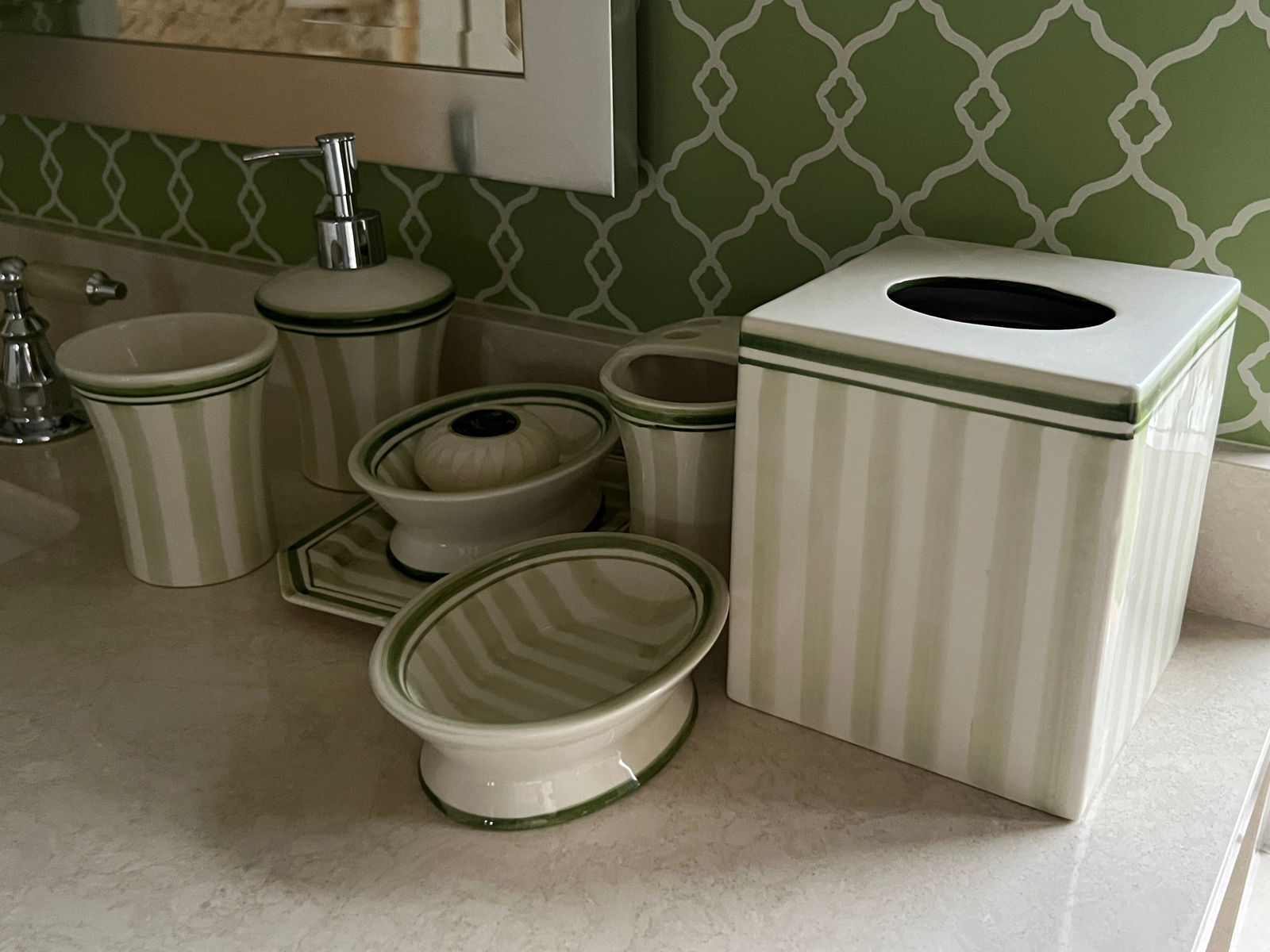 Bathroom Accessories Countertop Items Soap Dish Tissue Holder, etc (1 of 3)