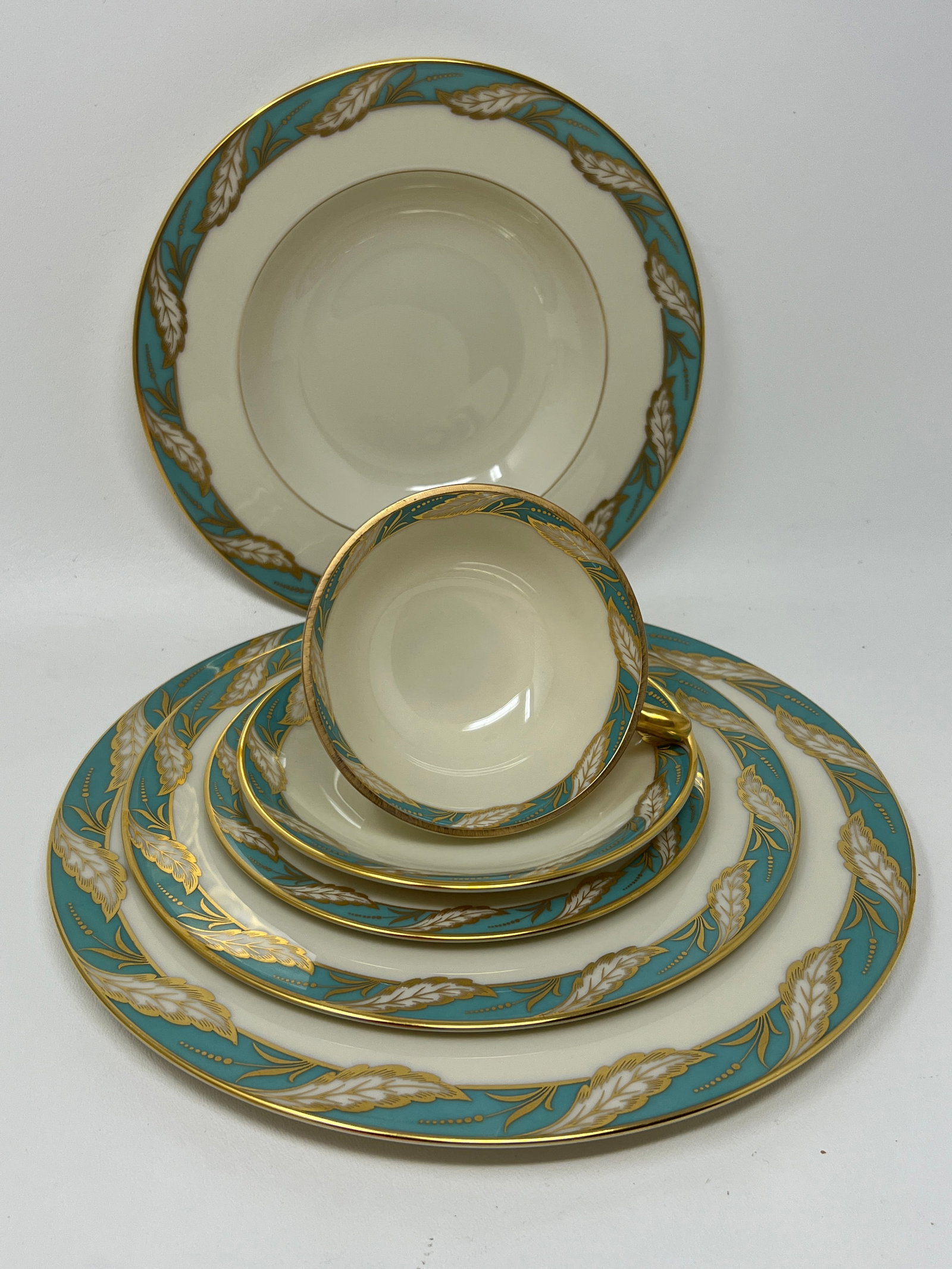 6pc Lenox "Bellevue Sea Green" China Place Setting: In great condition, very little gold flame wear
