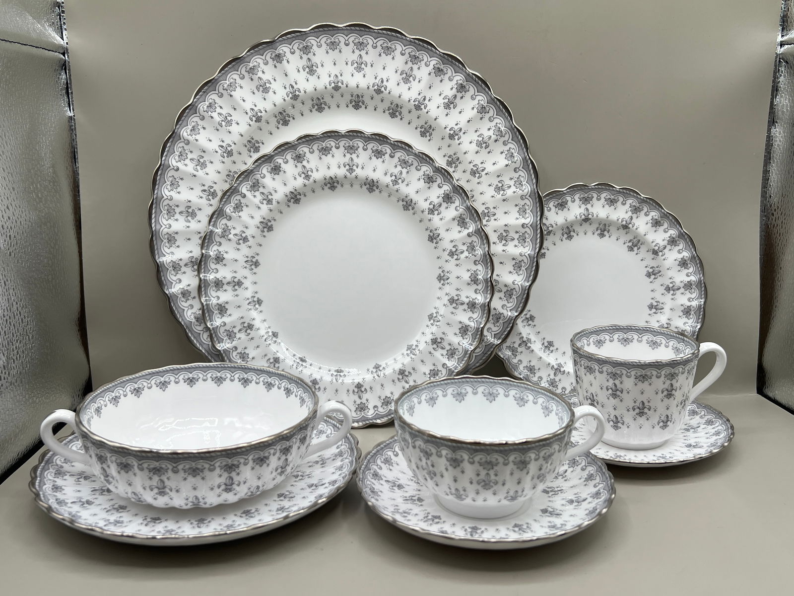 9pc Spode Fleur de Lis Bone China Place Setting: Good Condition