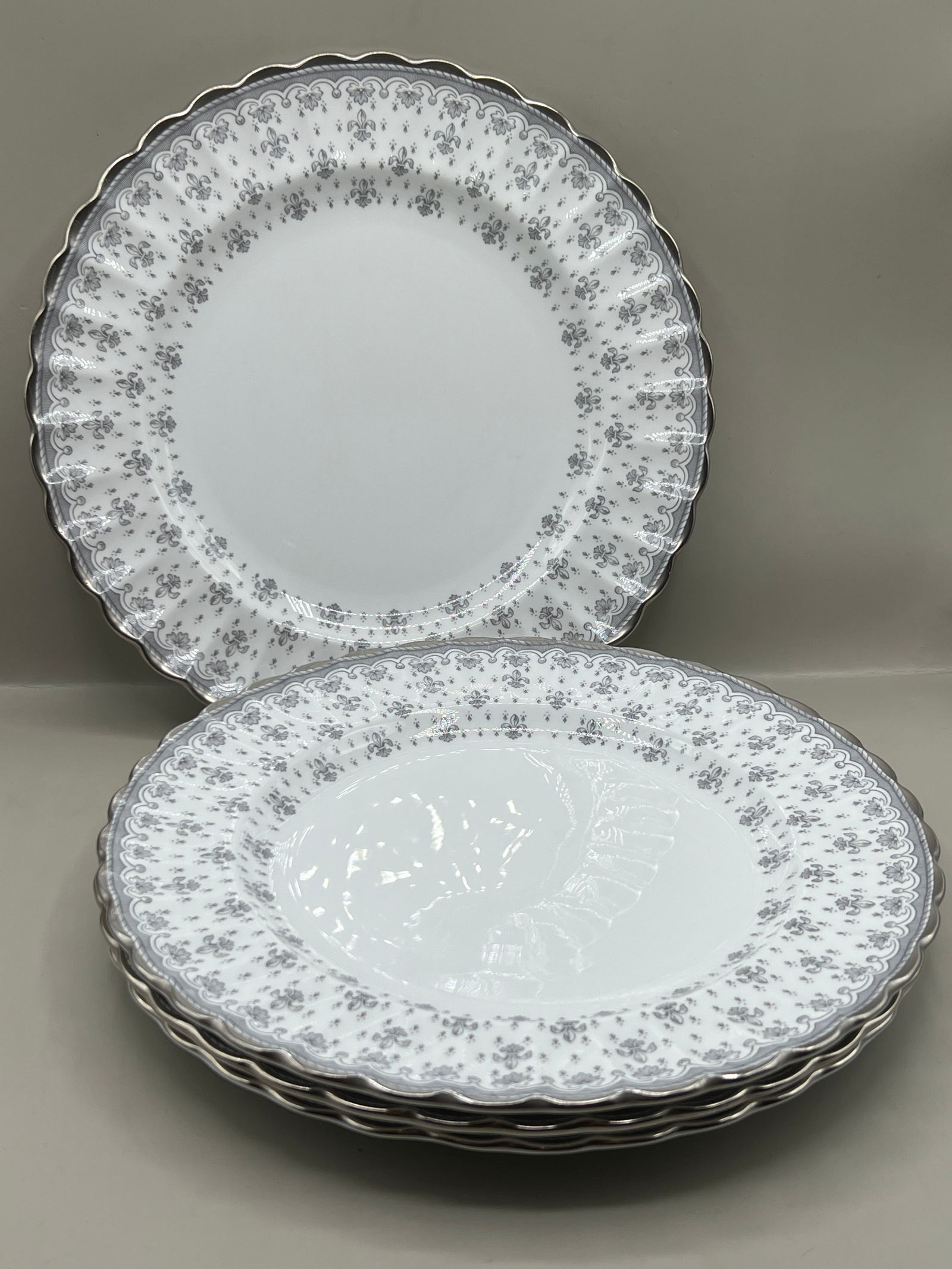 (4) Spode Fleur de Lis Bone China Dinner Plates: Good Condition, Good as replacements