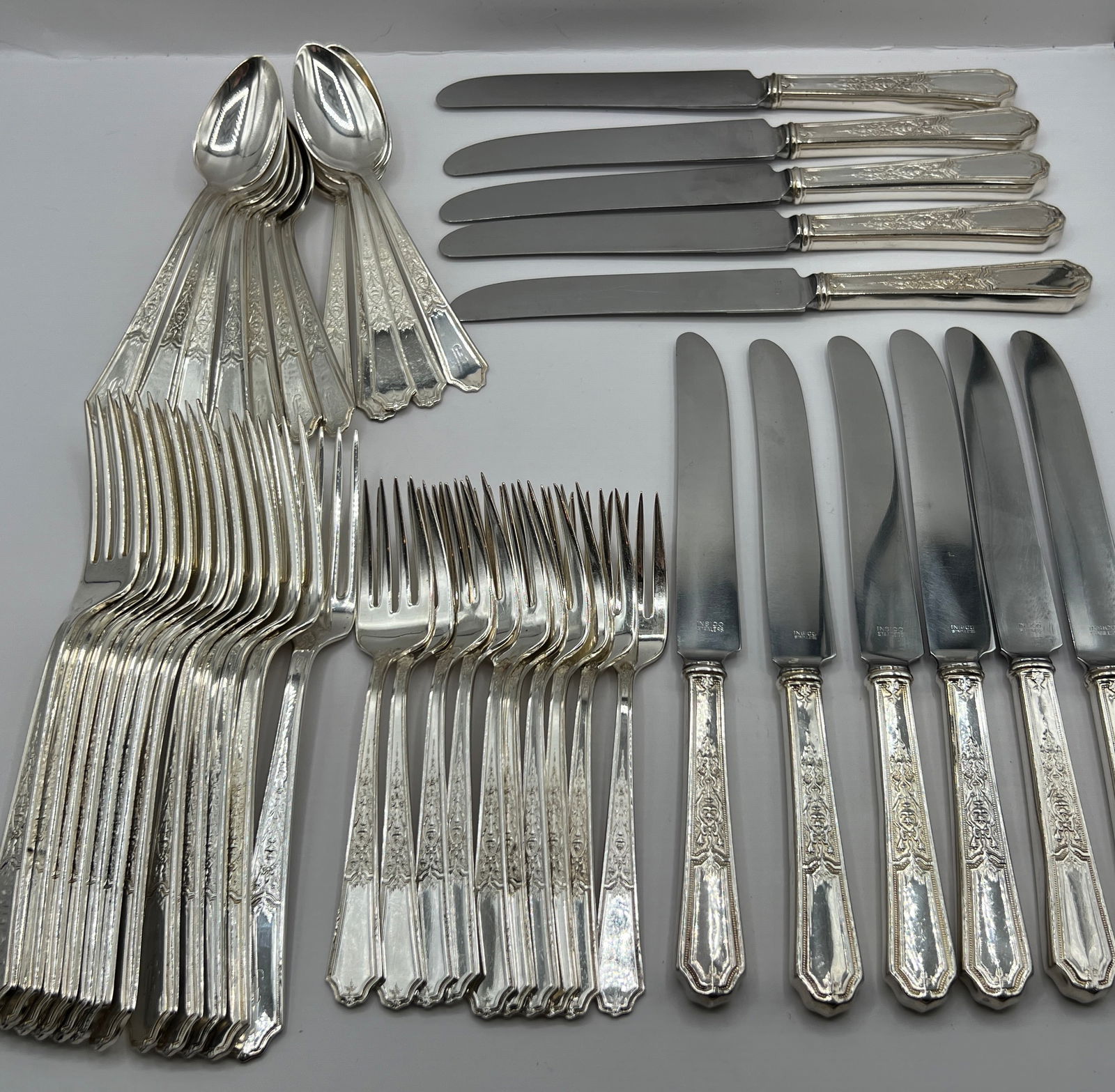 Rogers Bros Silverplate Flatware Set (1 of 11)