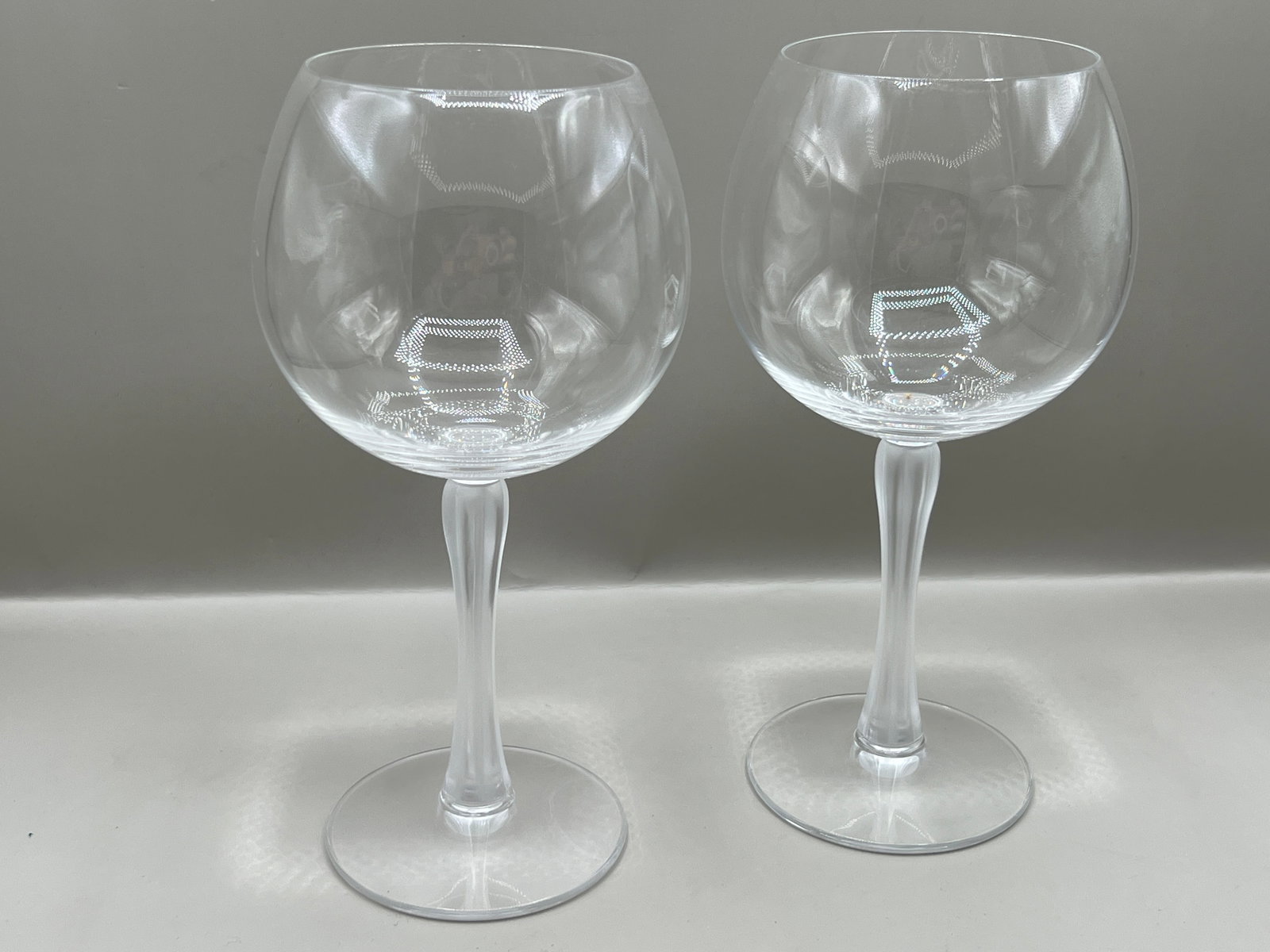 (2) Royal by Lalique Wine Glasses: absolutely stunning