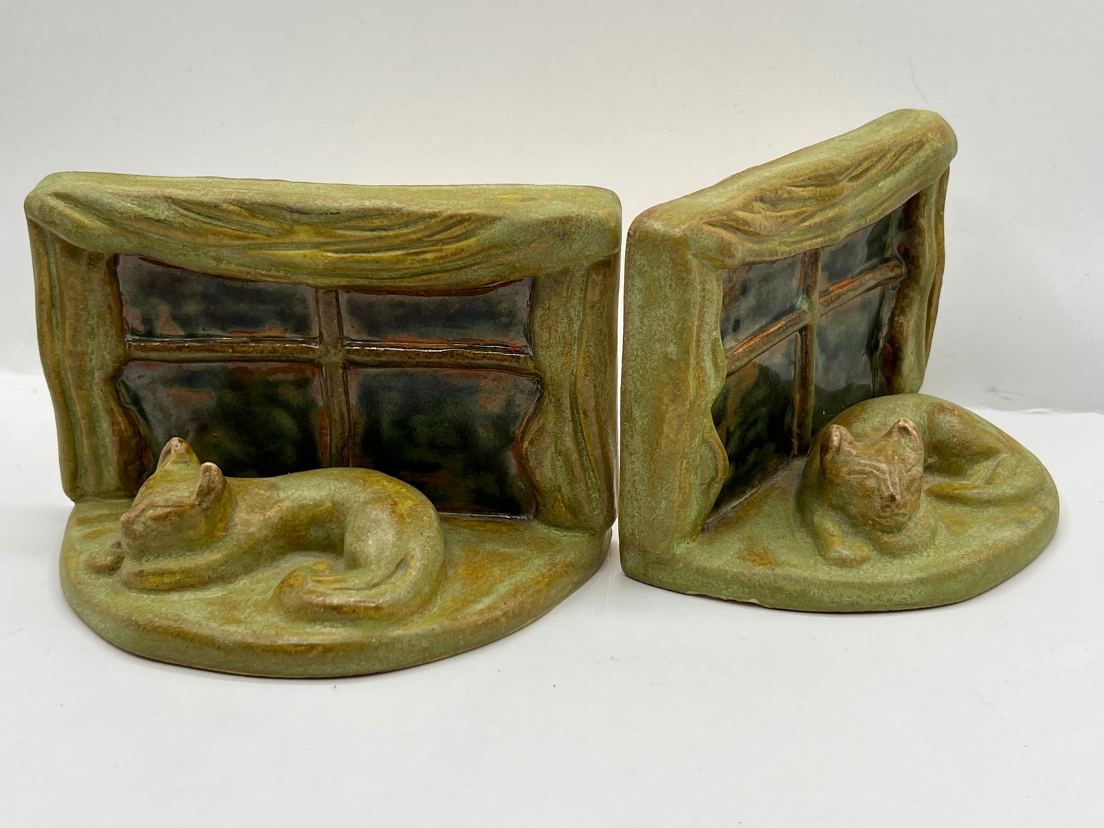 Pair of Sleeping Cat Stoneware Pottery Bookends (1 of 15)