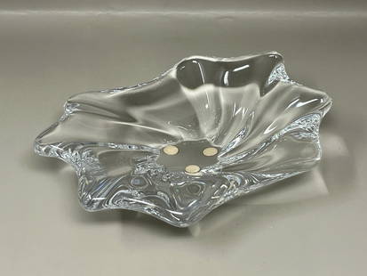 Baccarat Art Glass Crystal Bowl: Classic Baccarat design