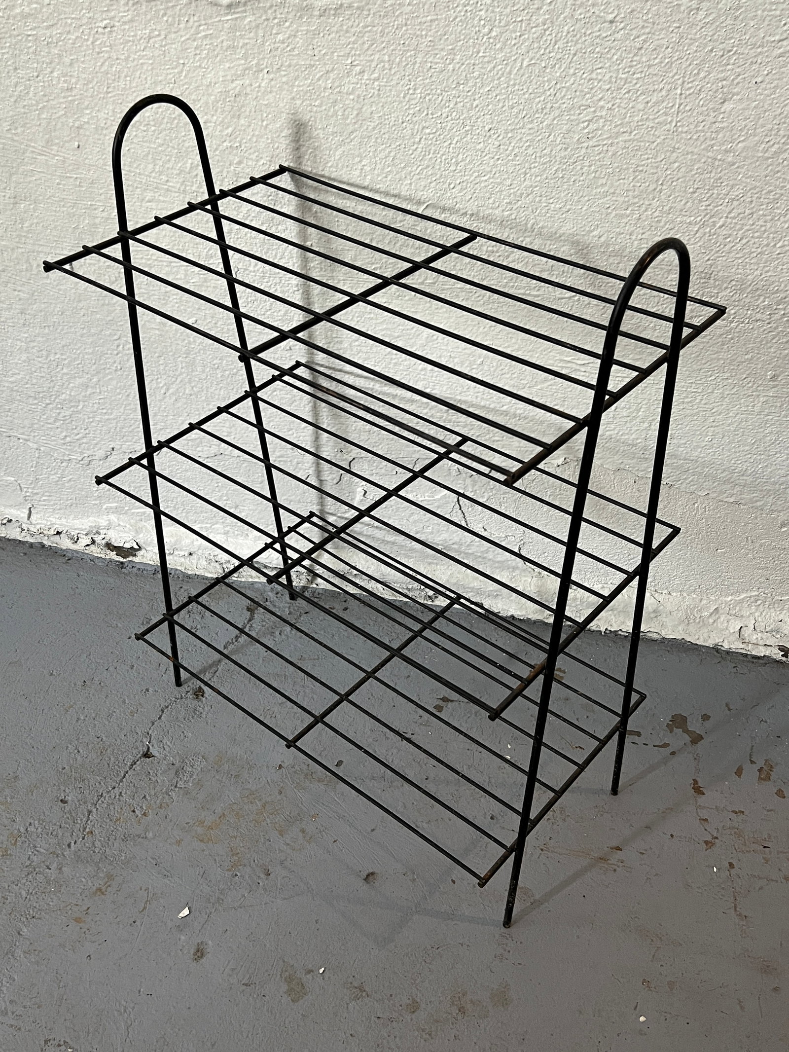 Midcentury Modern Iron Plant Stand Table: needs a powdercoat