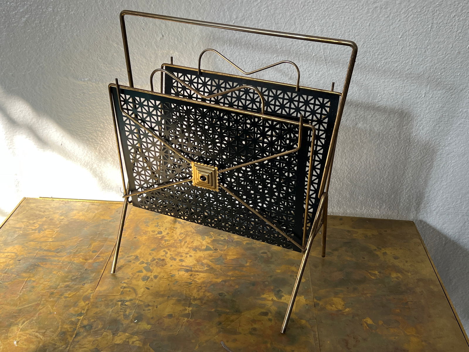 MCM Metal Magazine Rack (1 of 9)