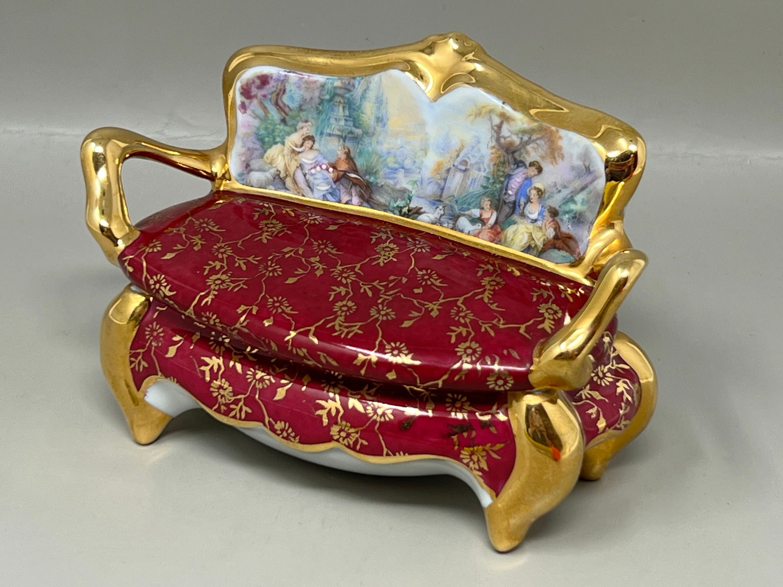 Limoges French Porcelain Trinket Box Figural Sofa Couch: beautiful condition