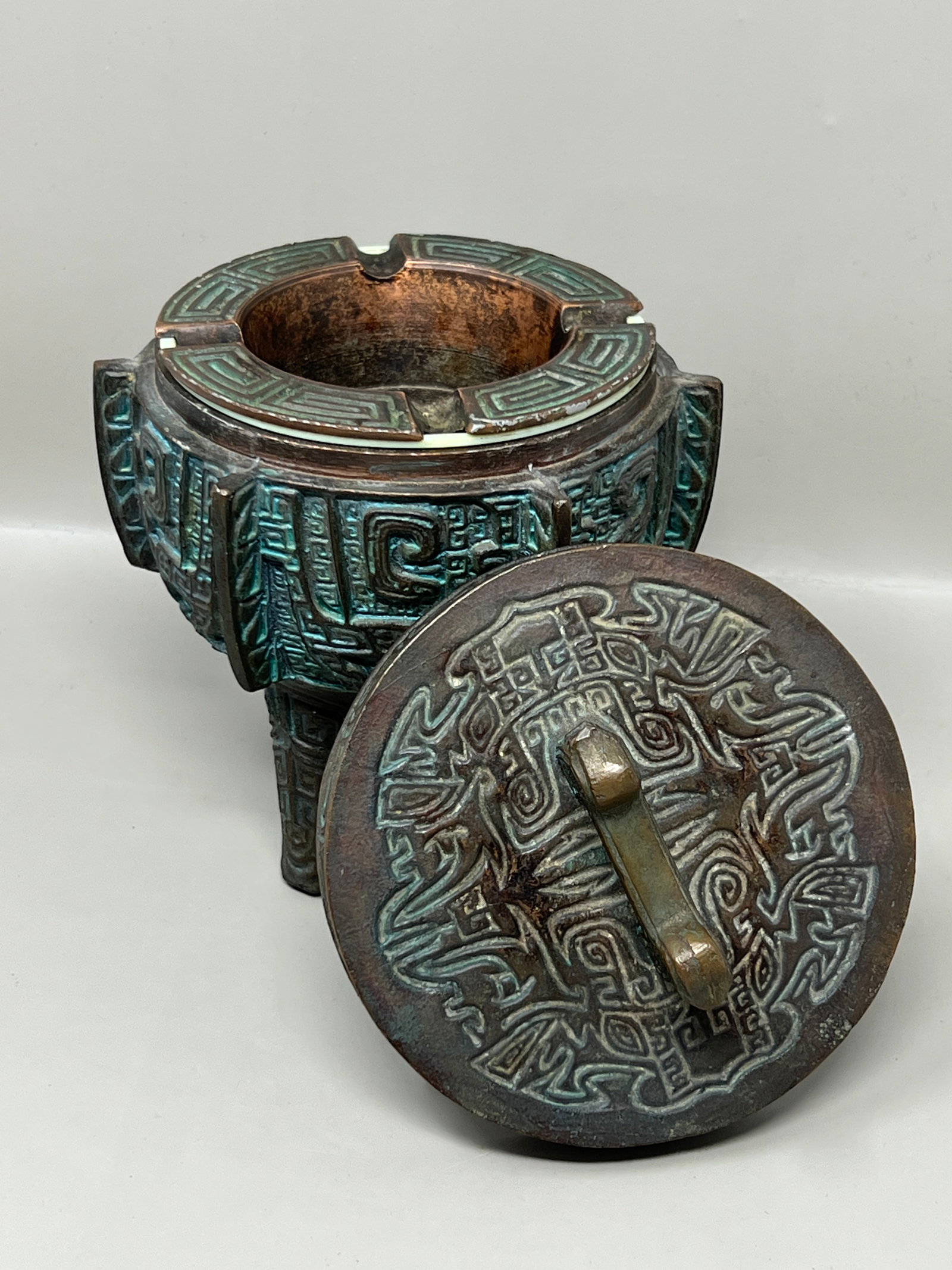 Aztec Style Mid Century Lidded Ashtray: great condition, possibly designed by James Mont