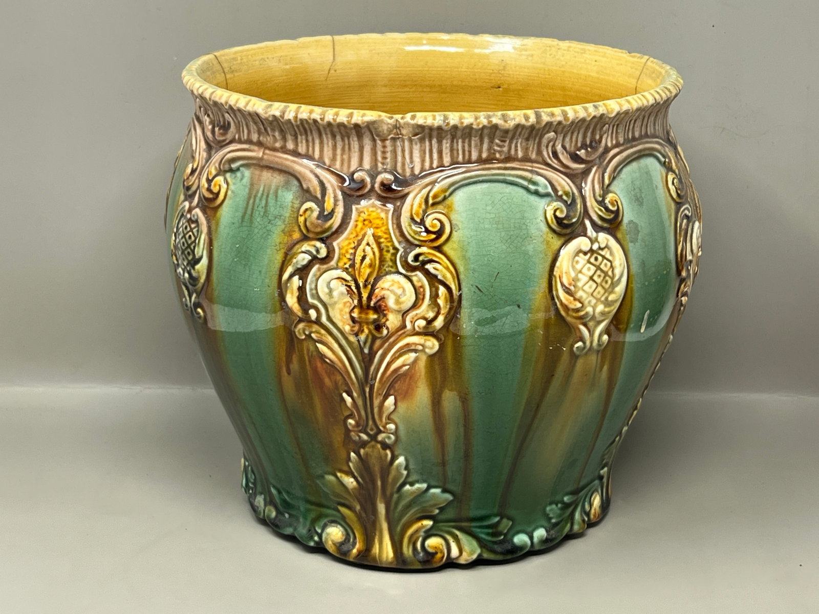 Antique Majolica Jardiniere Pot: has some cracks, noted in photos