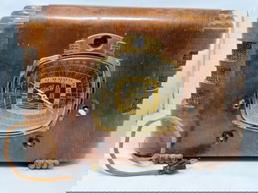 1930s Detrola Vacuum Tube Radio