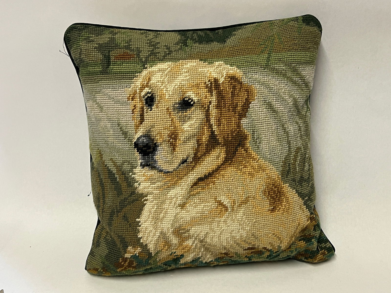 Needlepoint Golden Retriever Throw Accent Pillow: great condition