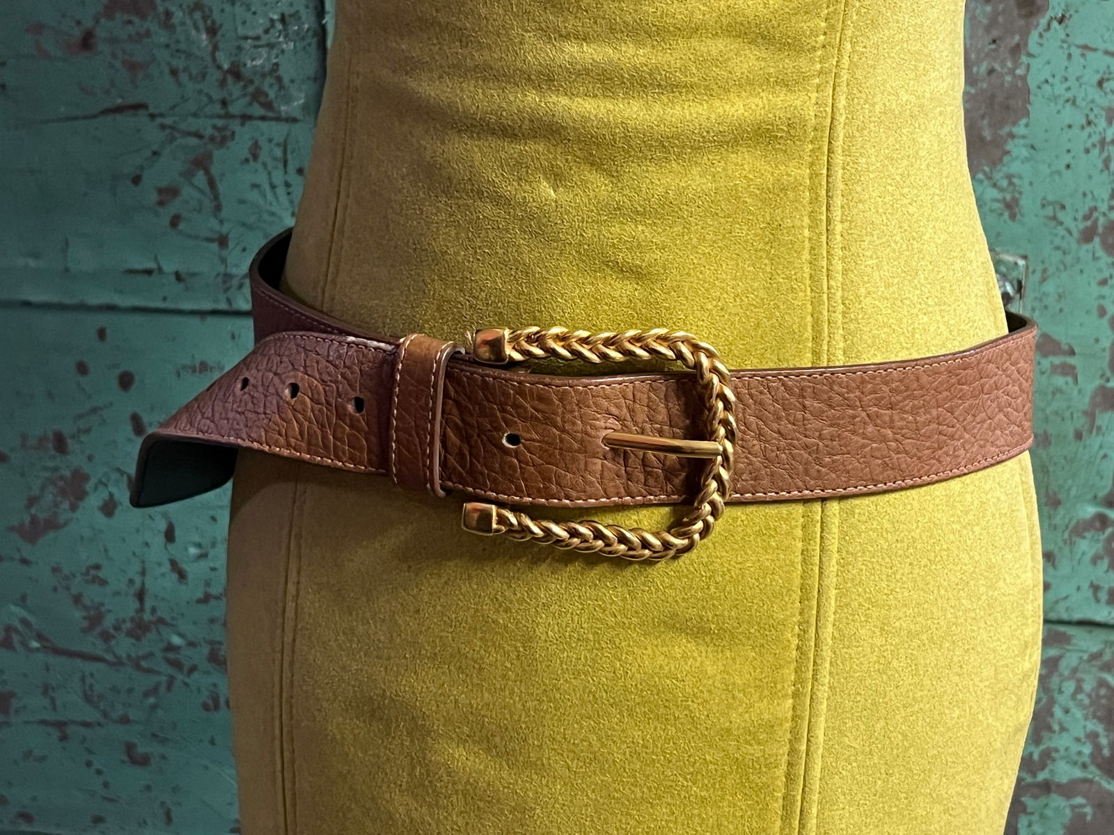 Valentino Sz 36 Italian Leather Belt w Goldtone Buckle: Please email Auctioneer if additional measurements are needed
