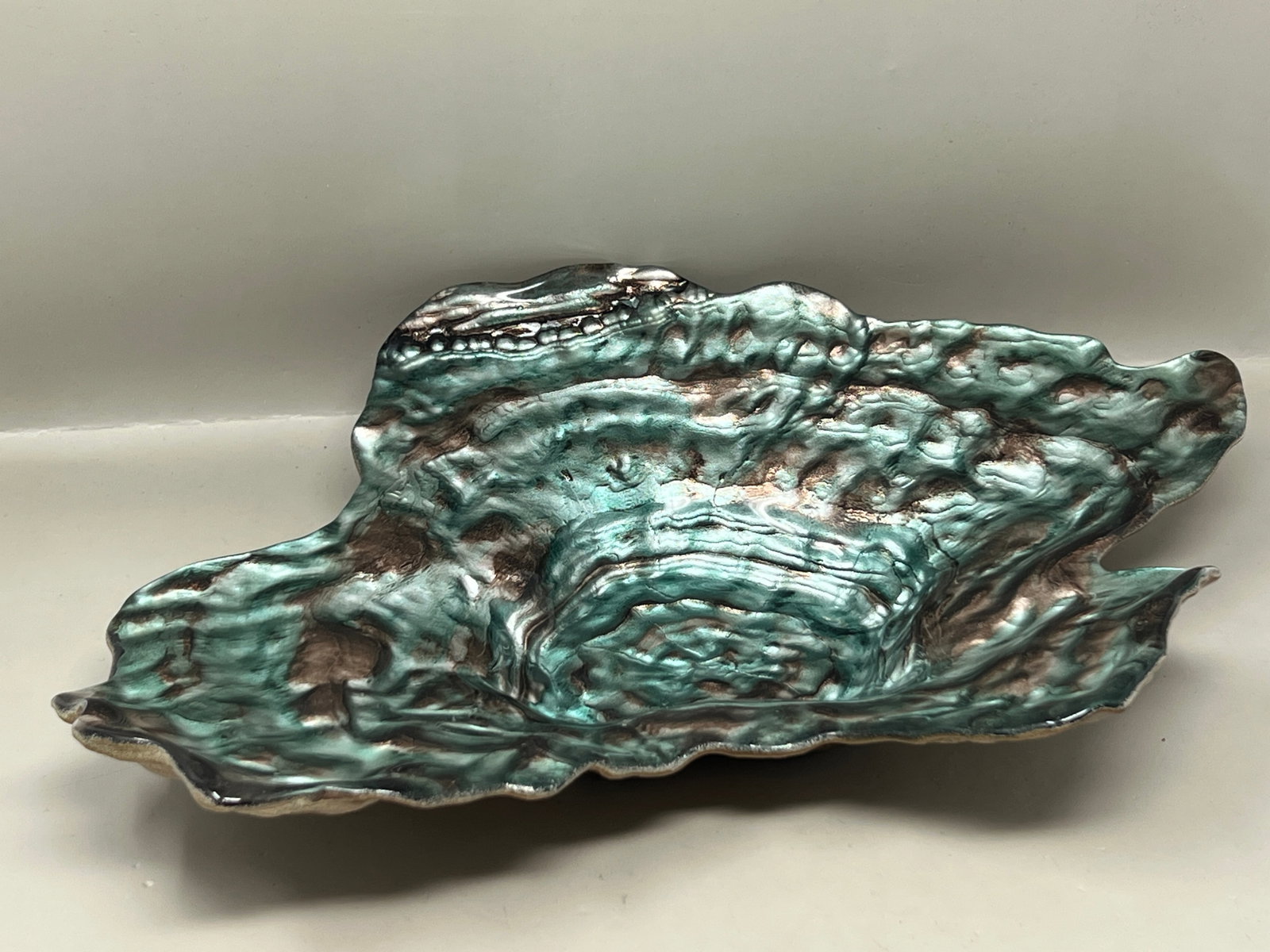 Handpainted Abalone-Flashed Glass Centerpiece Bowl: photos do not do it justice